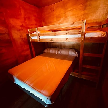 Апартаменты Old West House Pantano De San Juan Сан-Мартин-де-Вальдейглесьяс Экстерьер фото