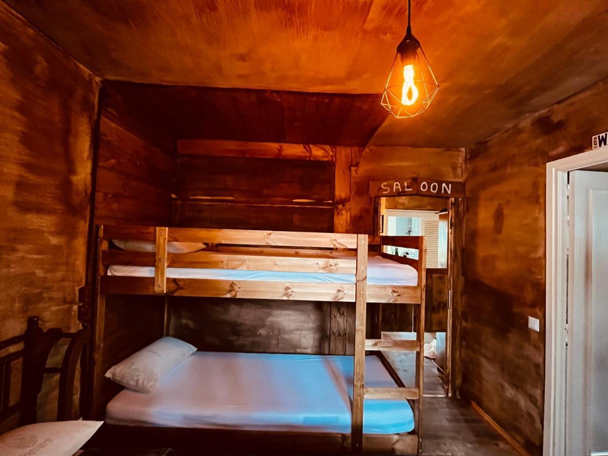 Апартаменты Old West House Pantano De San Juan Сан-Мартин-де-Вальдейглесьяс Экстерьер фото